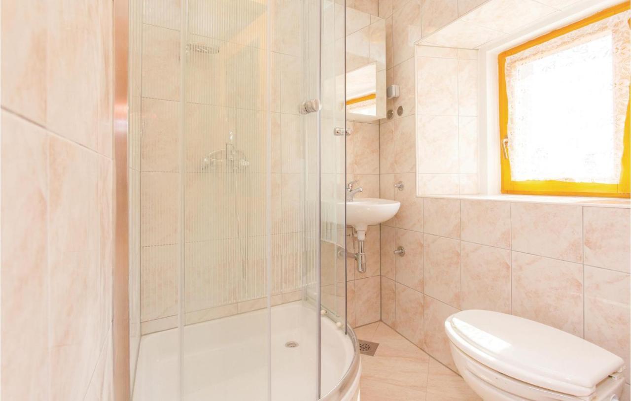1 Bedroom Beautiful Apartment In Omisalj Ngoại thất bức ảnh
