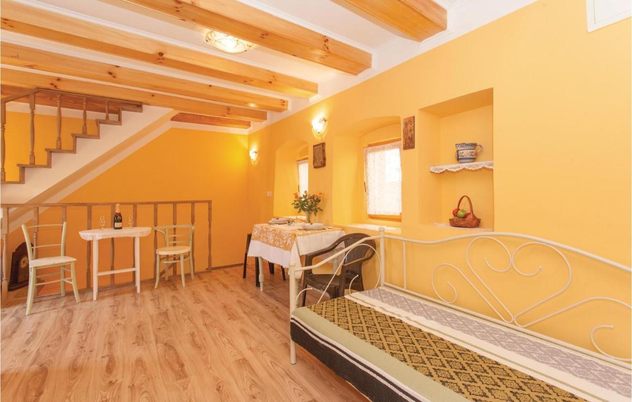 1 Bedroom Beautiful Apartment In Omisalj Ngoại thất bức ảnh