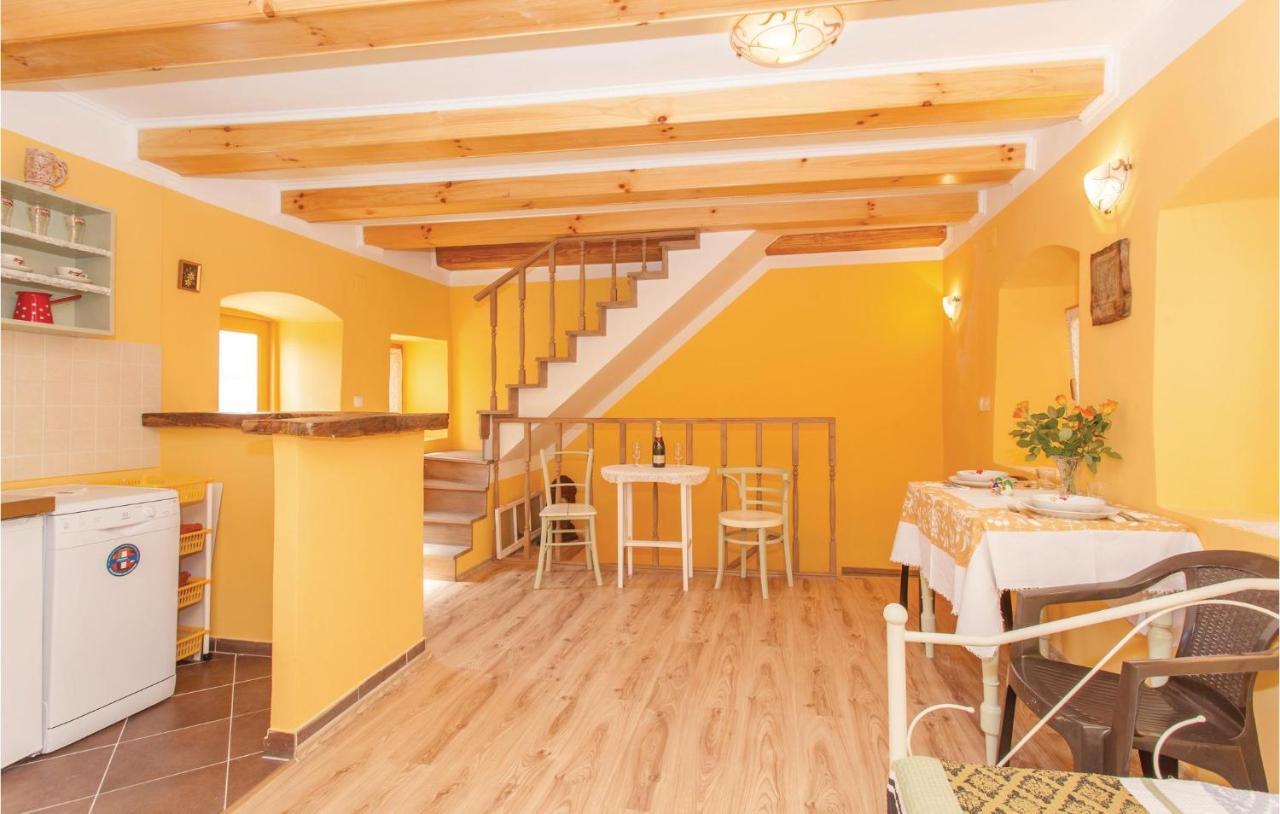 1 Bedroom Beautiful Apartment In Omisalj Ngoại thất bức ảnh