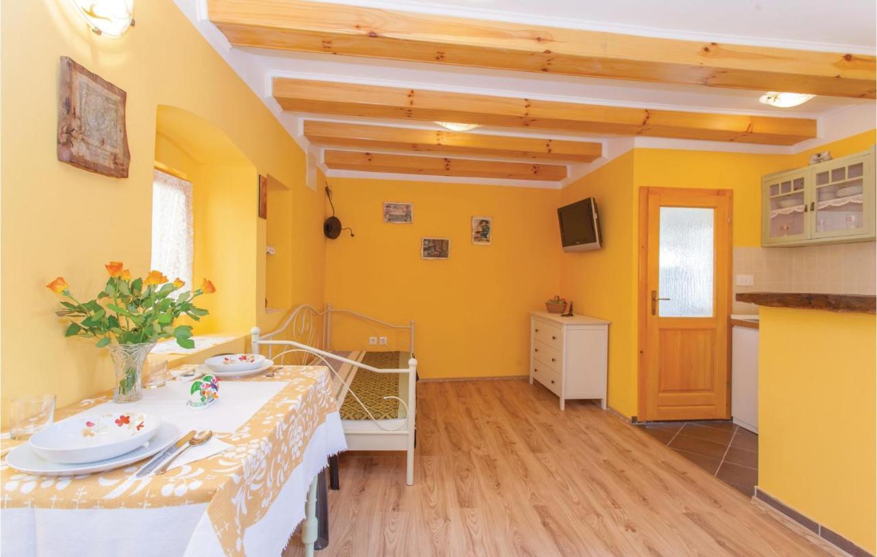 1 Bedroom Beautiful Apartment In Omisalj Ngoại thất bức ảnh